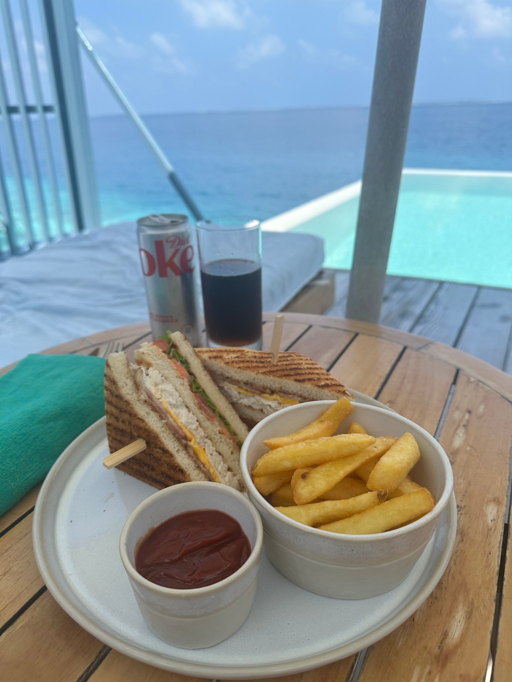 2024.12 モルディブ アミラリゾート④インルームダイニング編